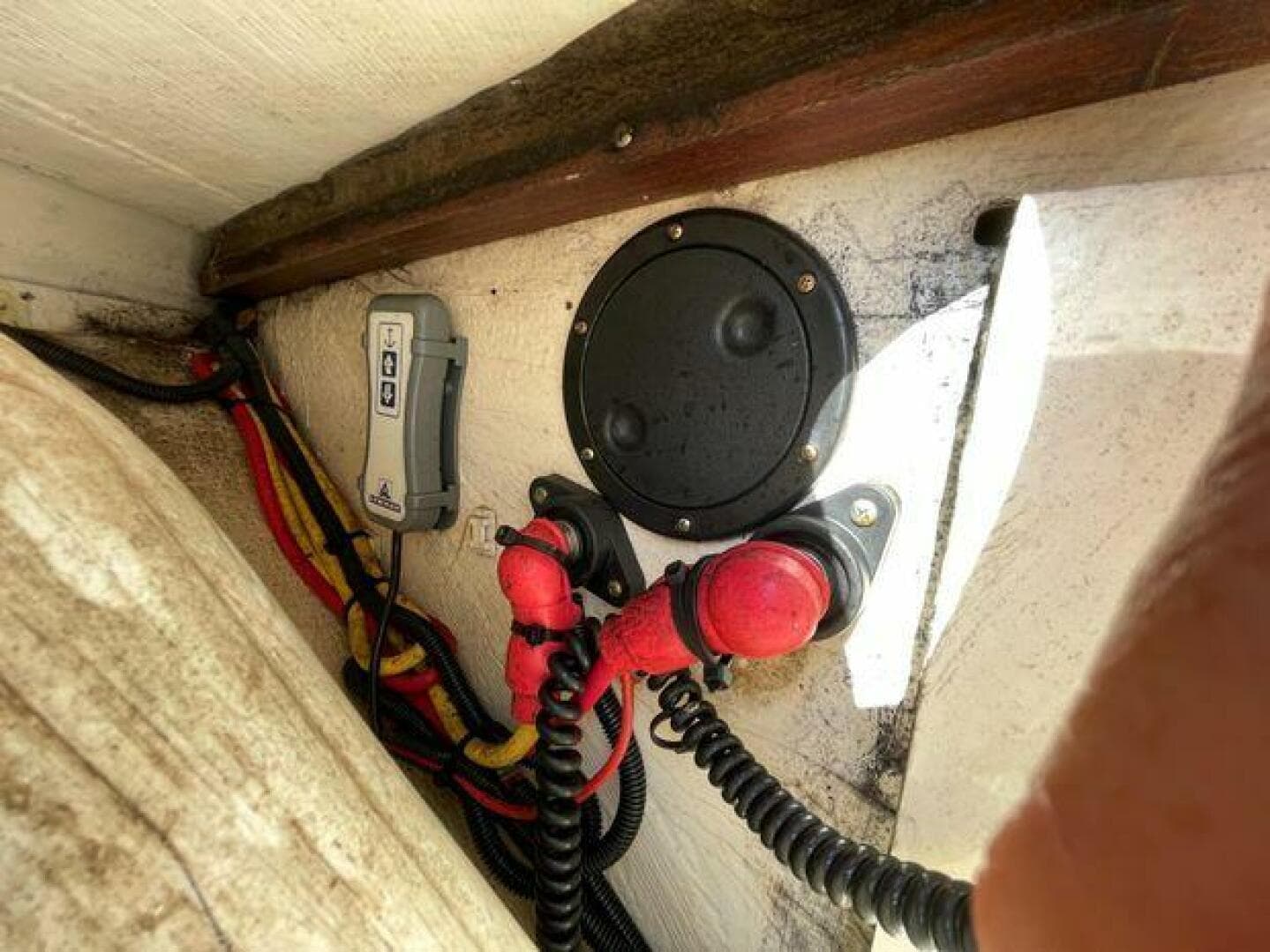 2011 Pursuit 280 CC — photo 15