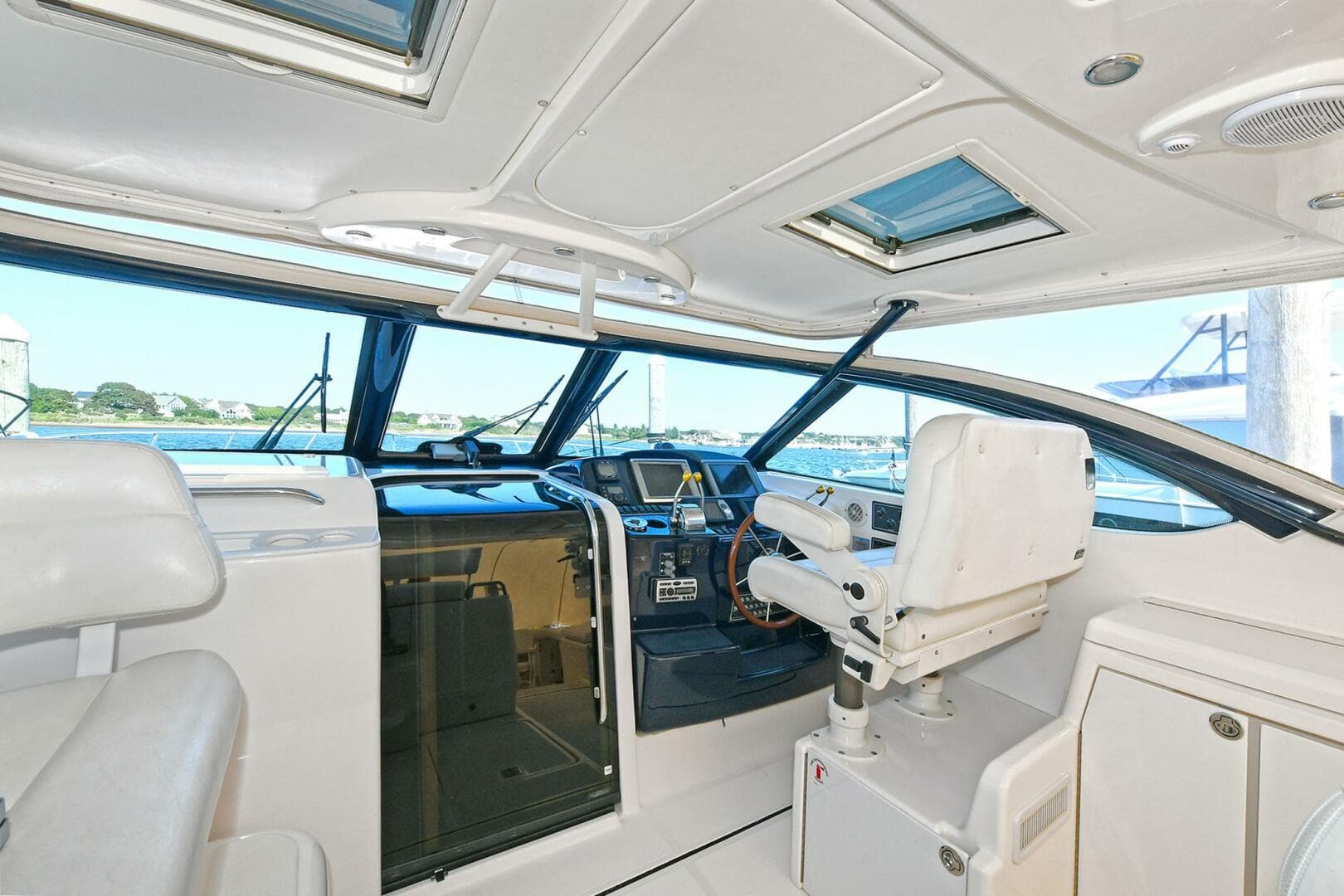 2008 Tiara Yachts 4200 Open — photo 25