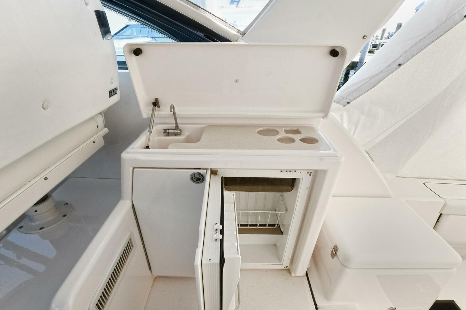2008 Tiara Yachts 4200 Open — photo 19