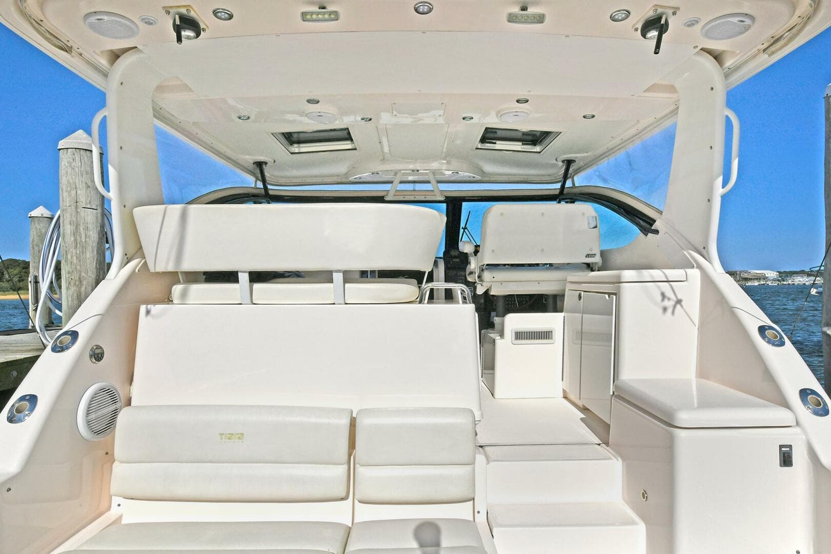 2008 Tiara Yachts 4200 Open — photo 9