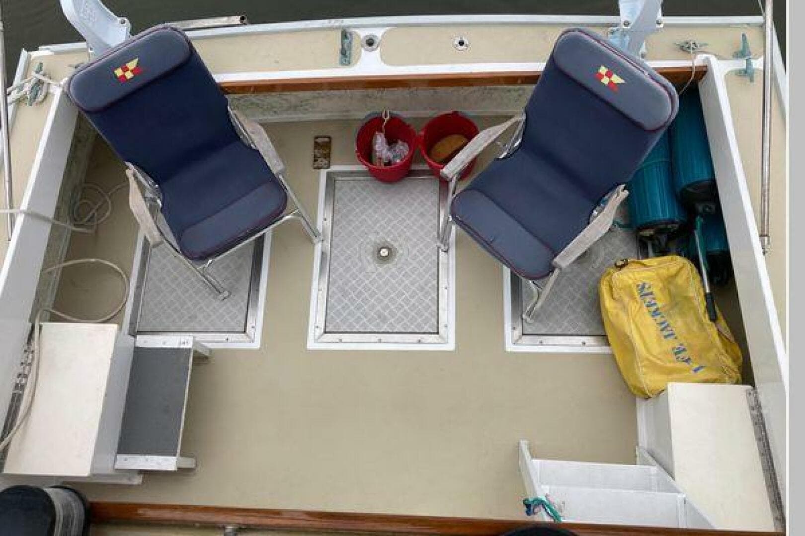 1984 Duffy Flybridge Cruiser — photo 16