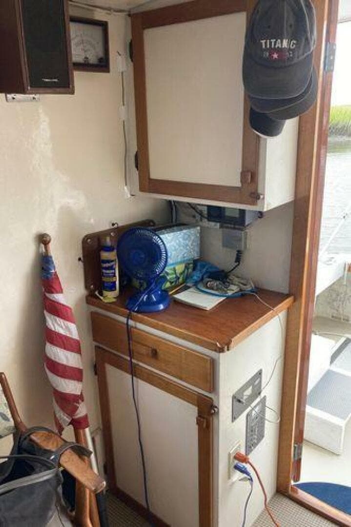 1984 Duffy Flybridge Cruiser — photo 30