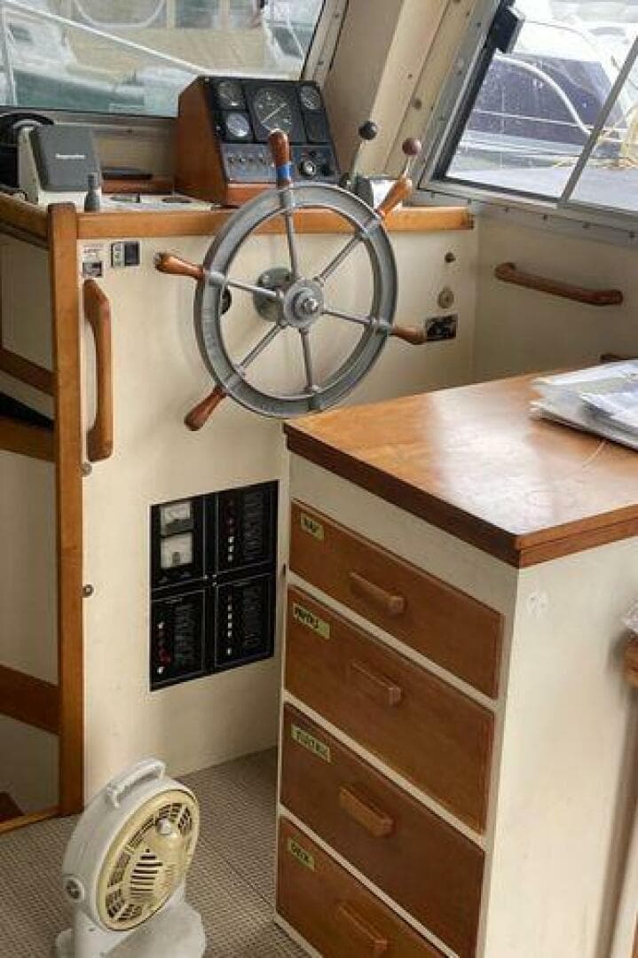 1984 Duffy Flybridge Cruiser — photo 25