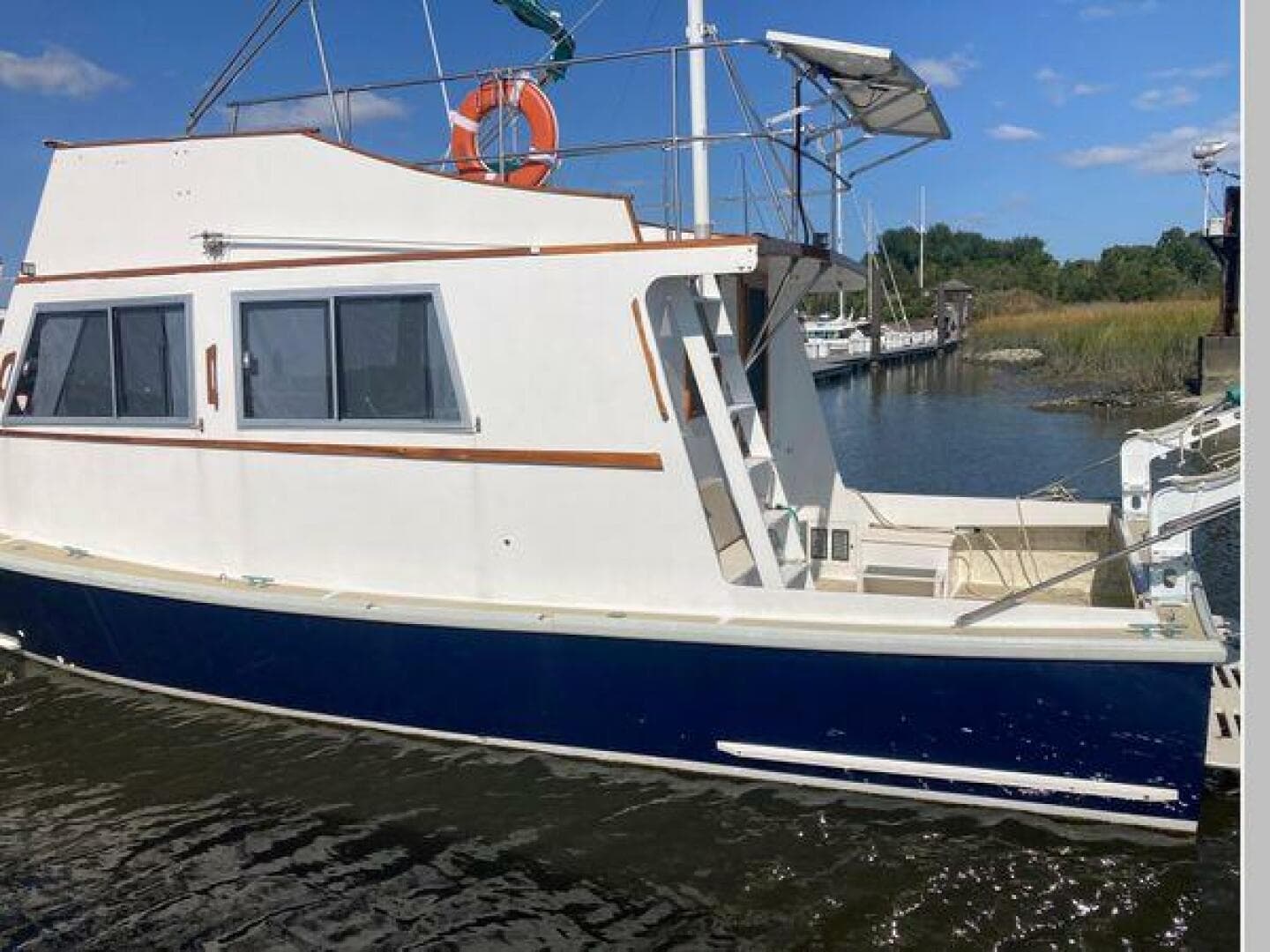 1984 Duffy Flybridge Cruiser — photo 6