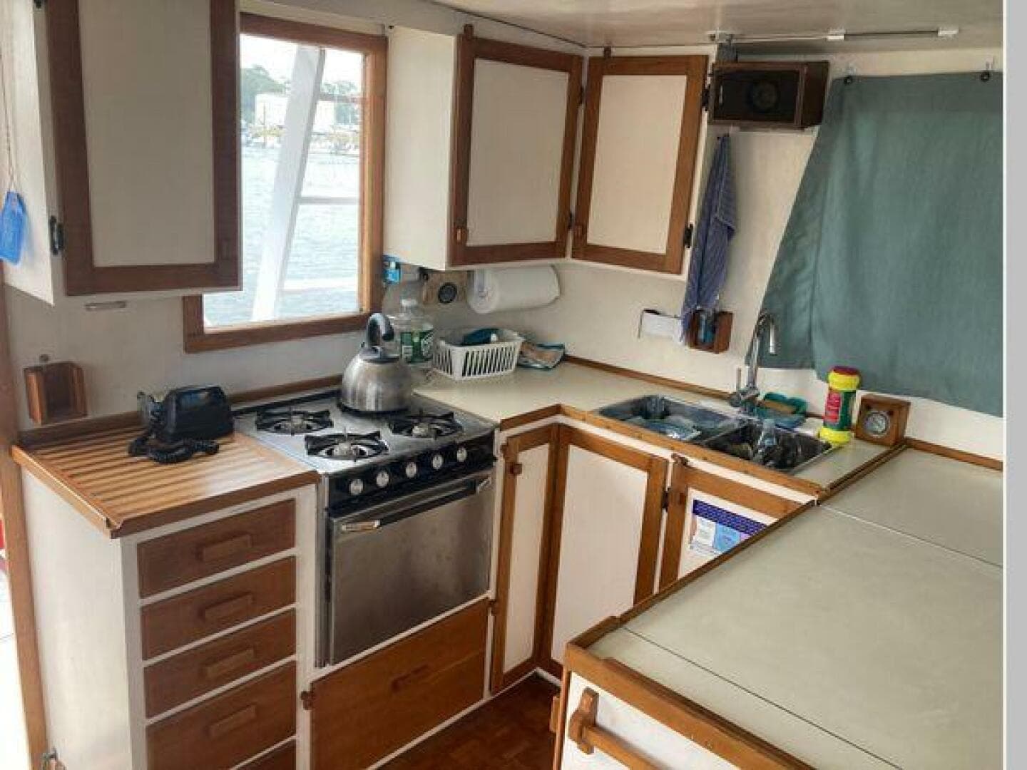 1984 Duffy Flybridge Cruiser — photo 31