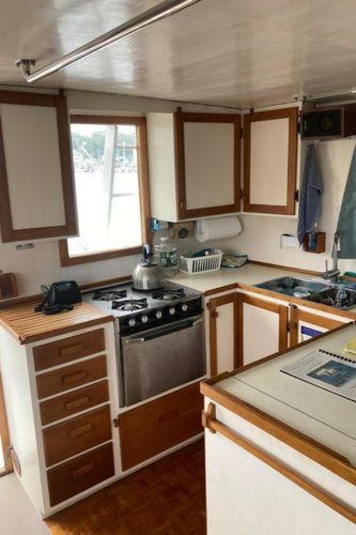 1984 Duffy Flybridge Cruiser — photo 33