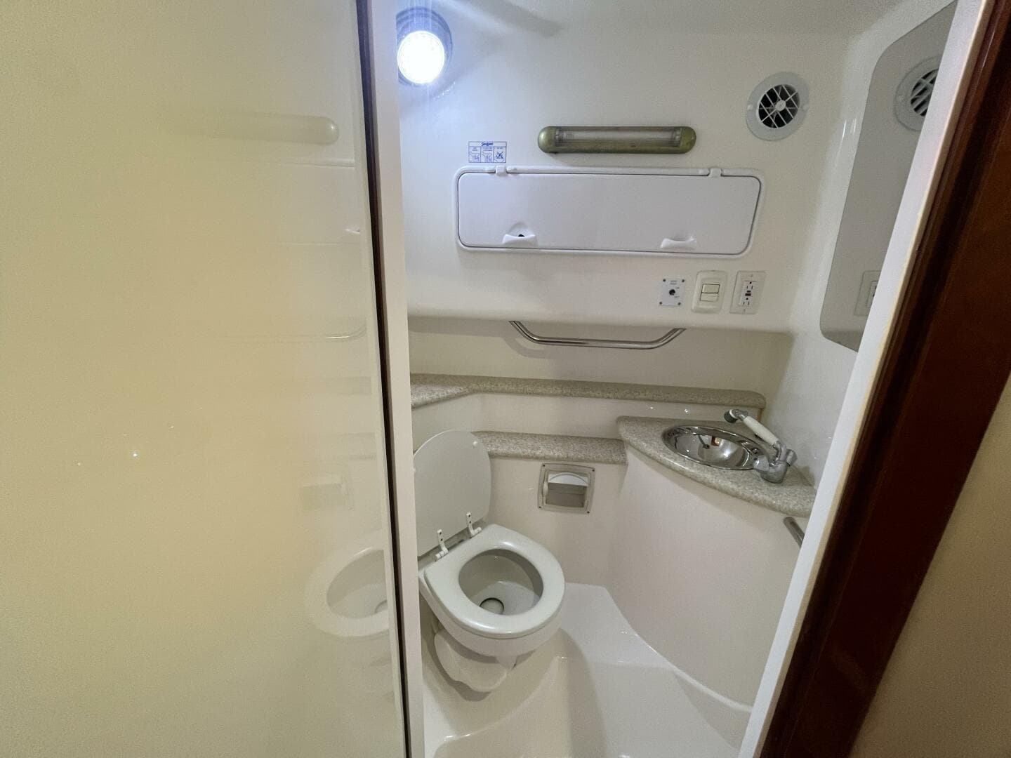 2007 Fountain 33 Sportfish Cruiser — photo 15