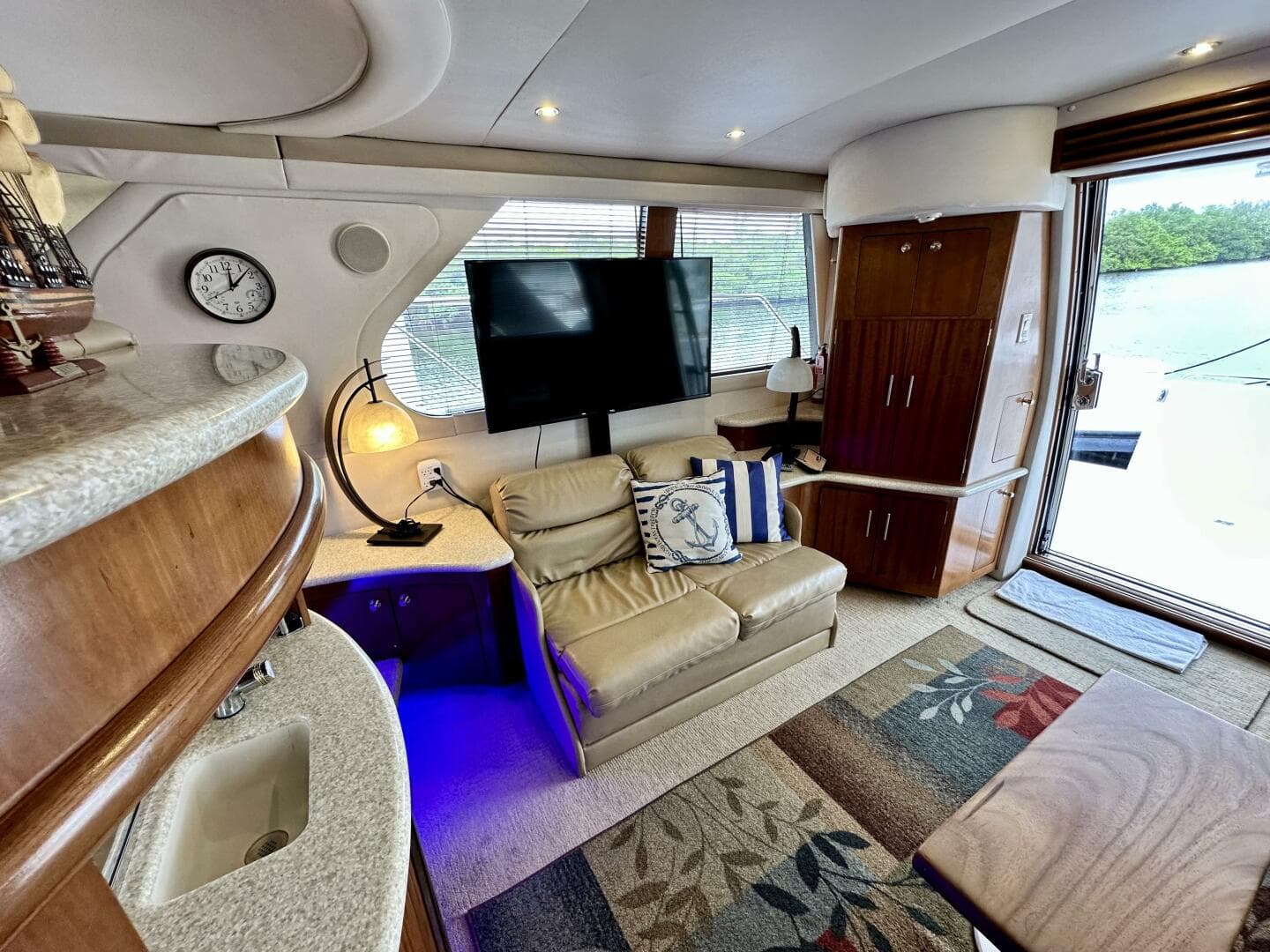 1999 Carver 450 Pilothouse — photo 21