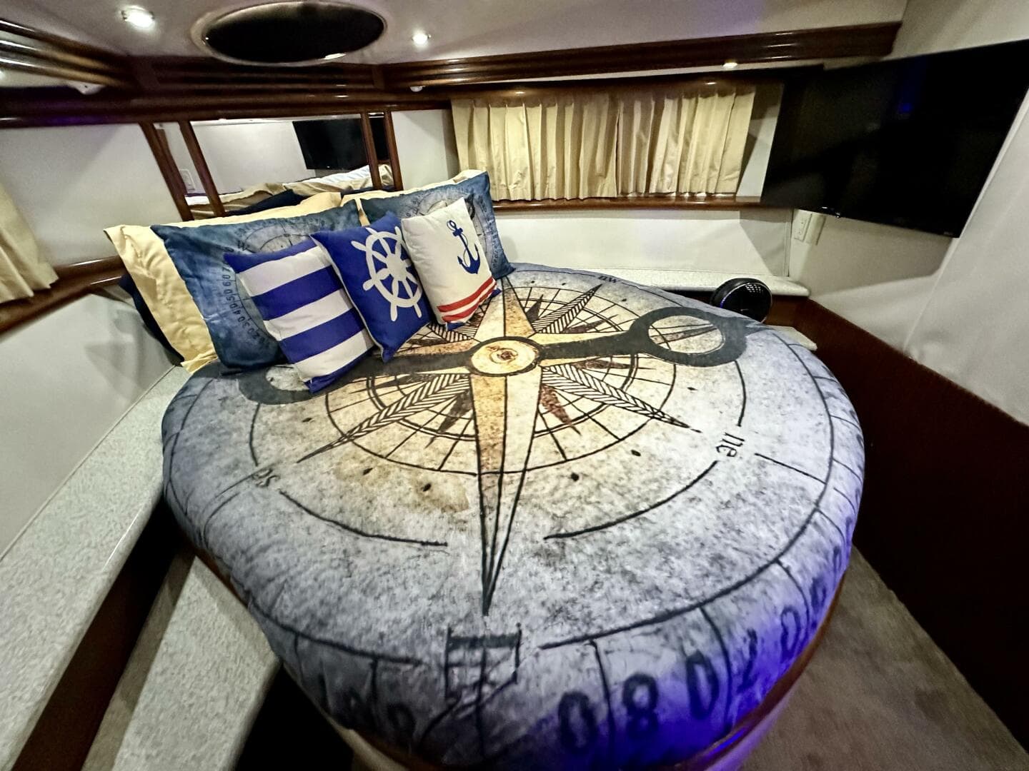 1999 Carver 450 Pilothouse — photo 39