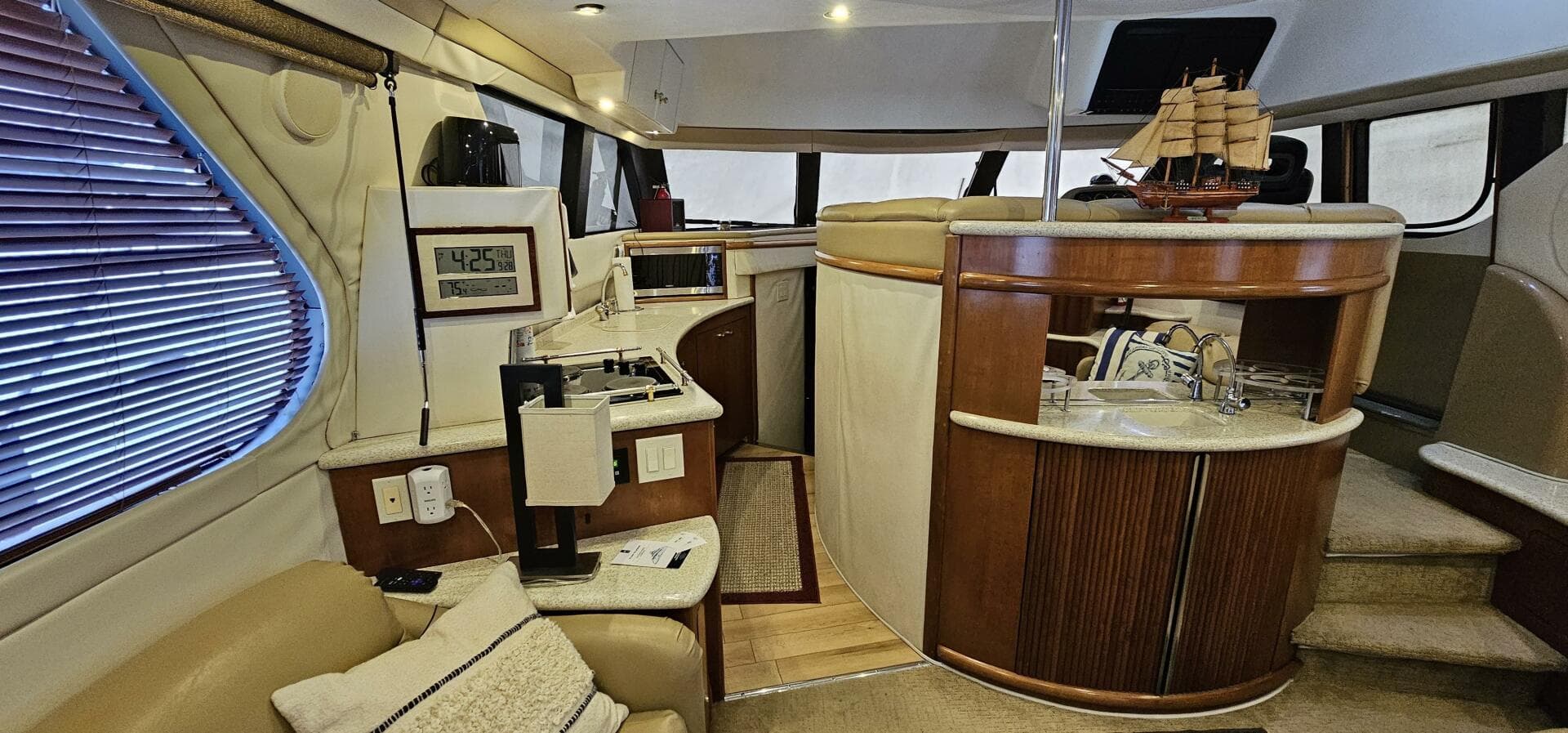 1999 Carver 450 Pilothouse — photo 24