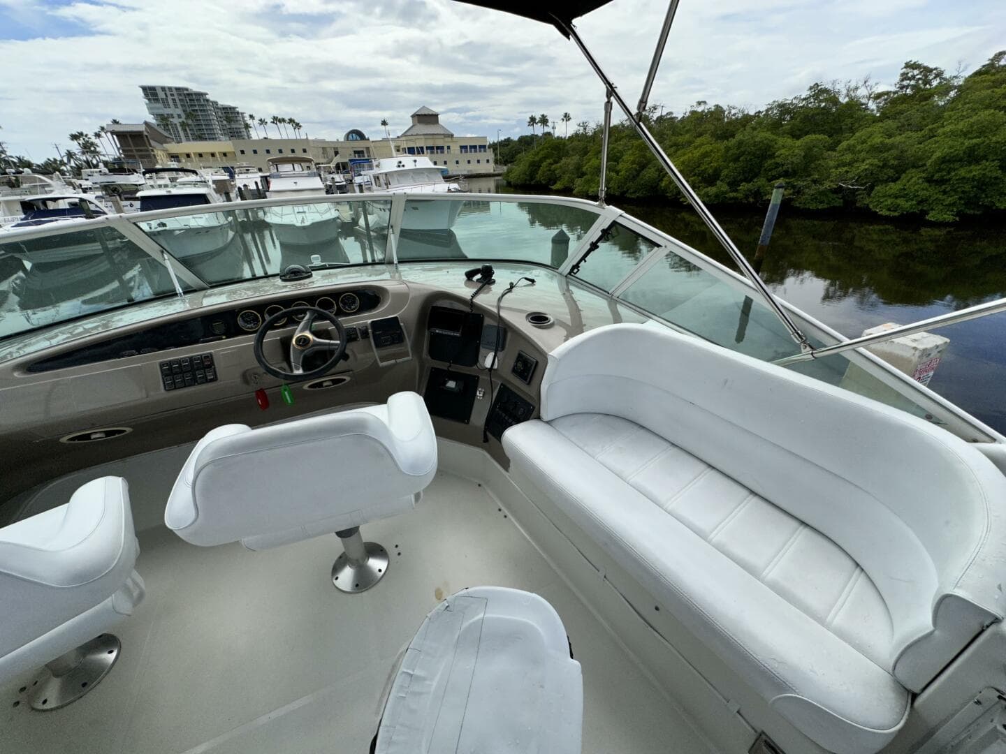 1999 Carver 450 Pilothouse — photo 17