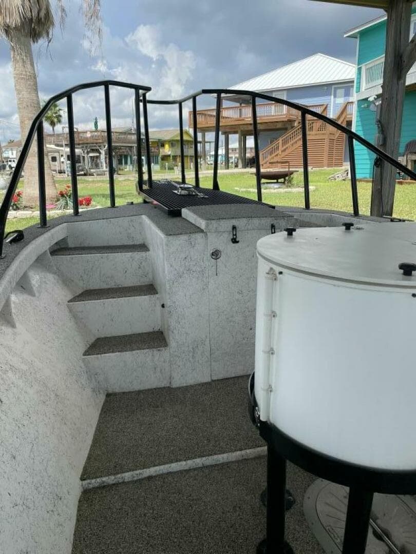 1997 Custom 31 Center Console — photo 3