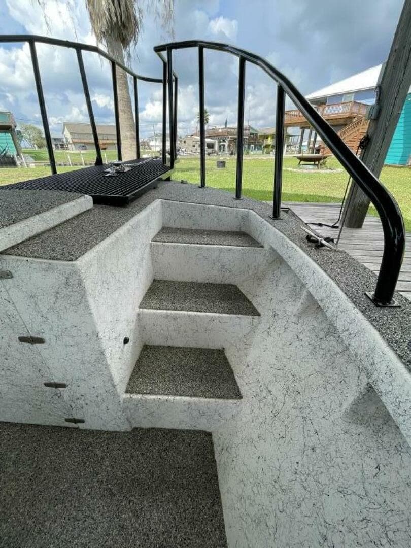 1997 Custom 31 Center Console — photo 18