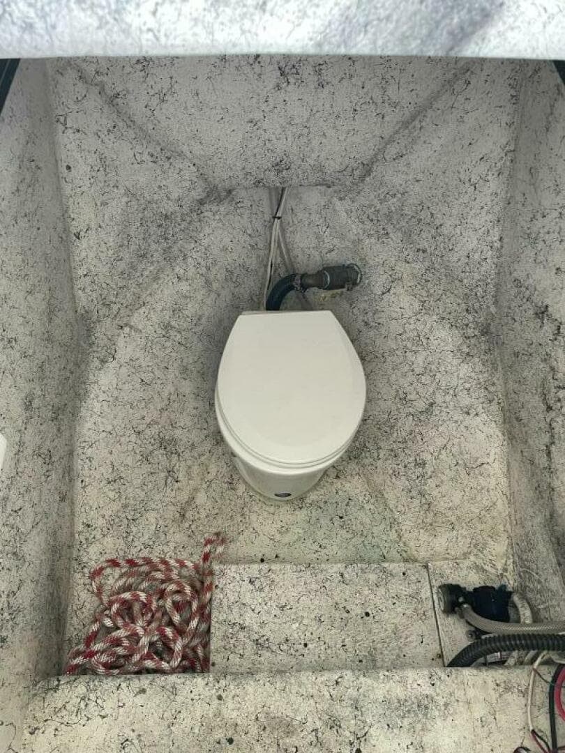 1997 Custom 31 Center Console — photo 16