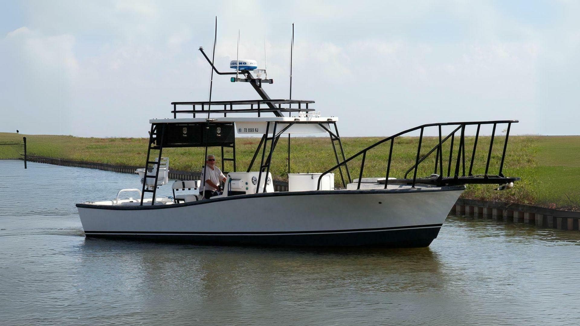 1997 Custom 31 Center Console — photo 1