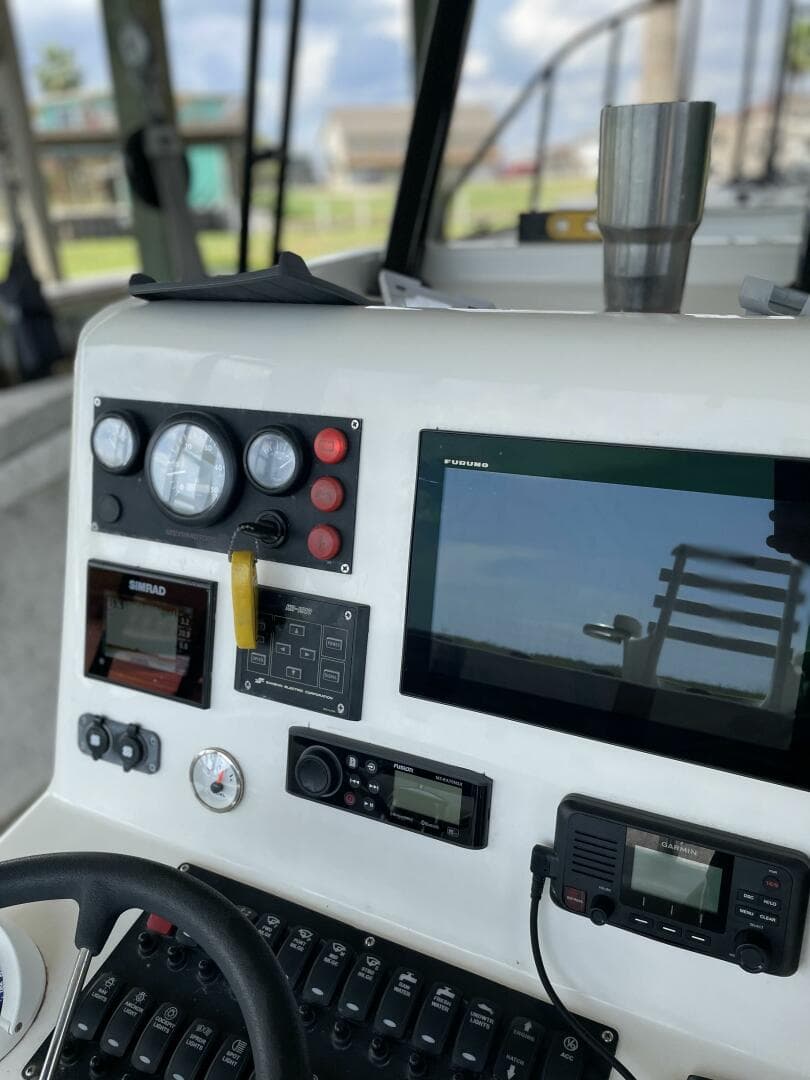 1997 Custom 31 Center Console — photo 2