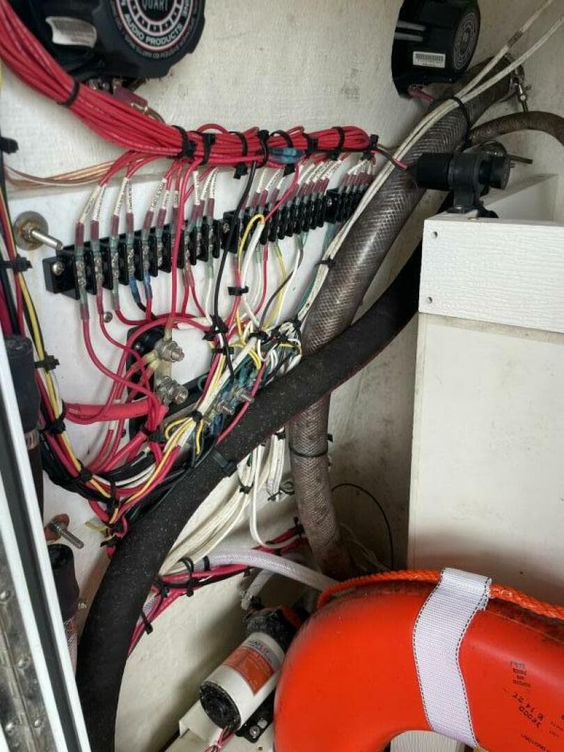 1997 Custom 31 Center Console — photo 39