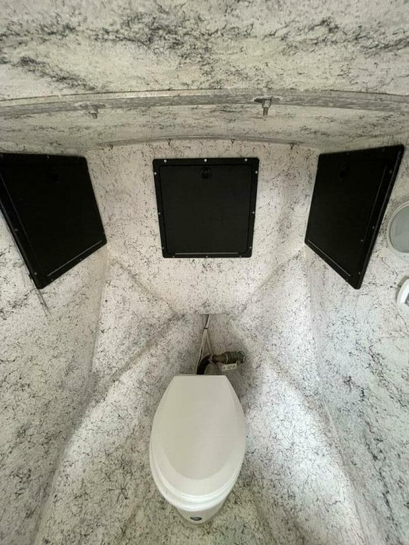 1997 Custom 31 Center Console — photo 14