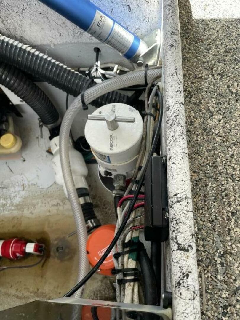 1997 Custom 31 Center Console — photo 34