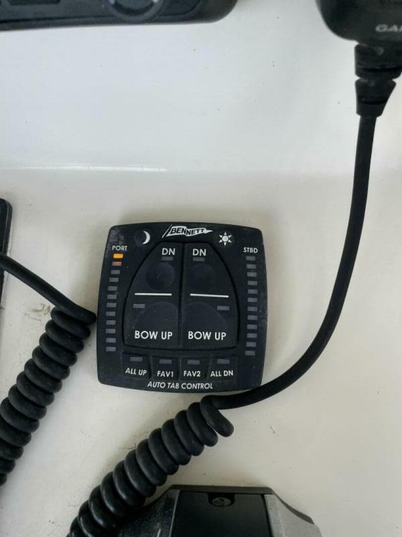 1997 Custom 31 Center Console — photo 9