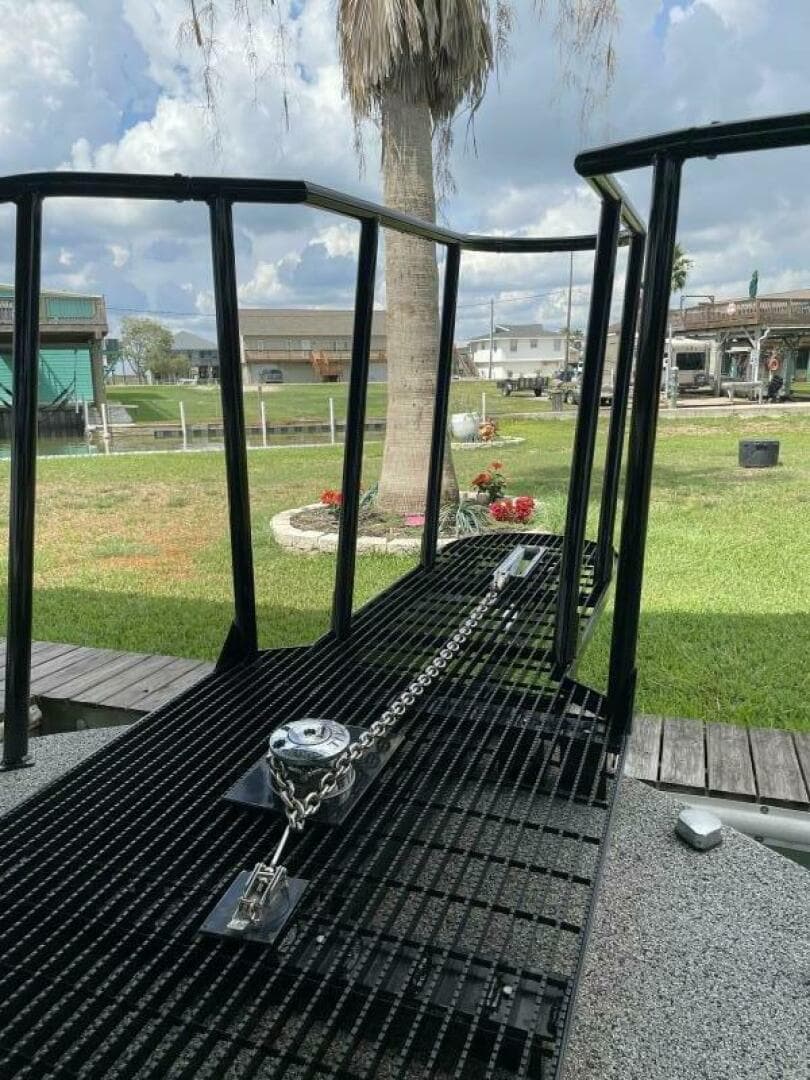 1997 Custom 31 Center Console — photo 22