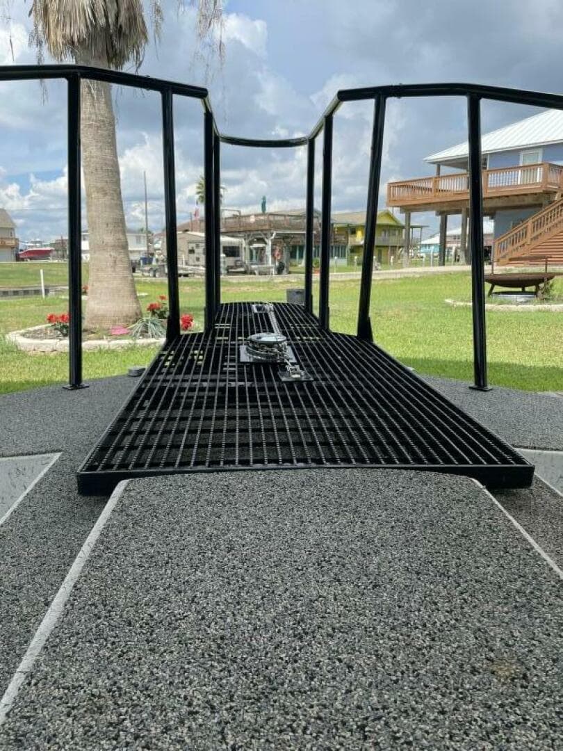 1997 Custom 31 Center Console — photo 17