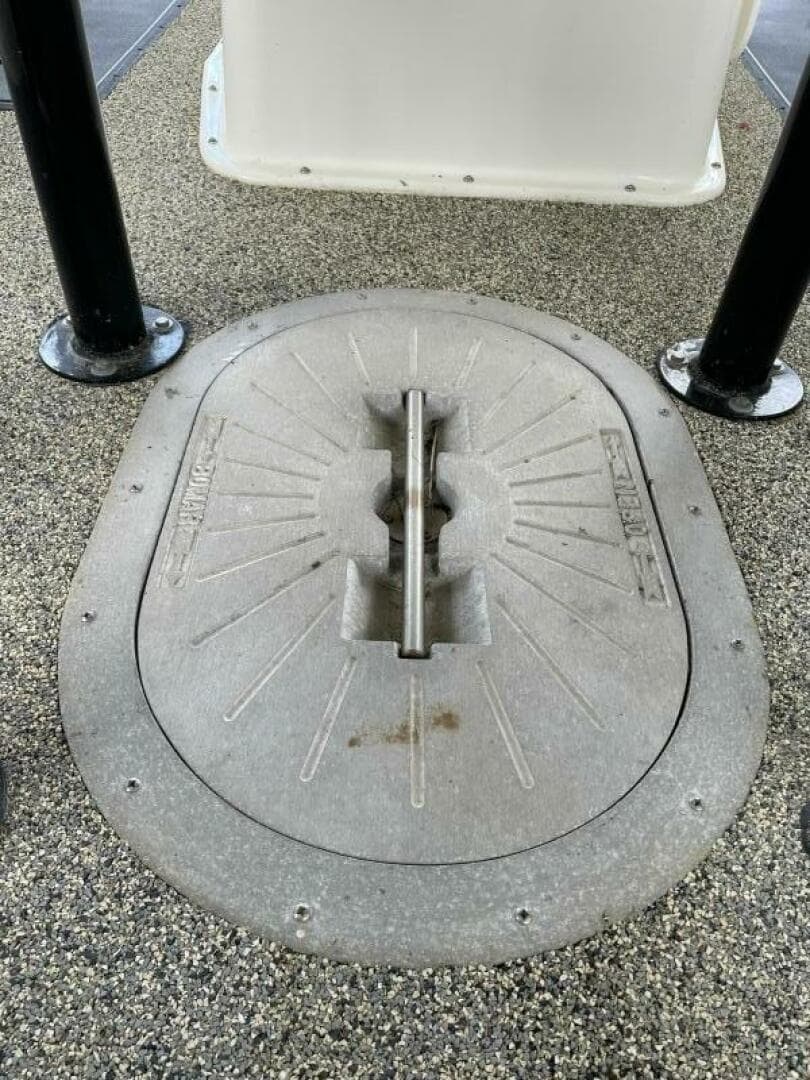 1997 Custom 31 Center Console — photo 23