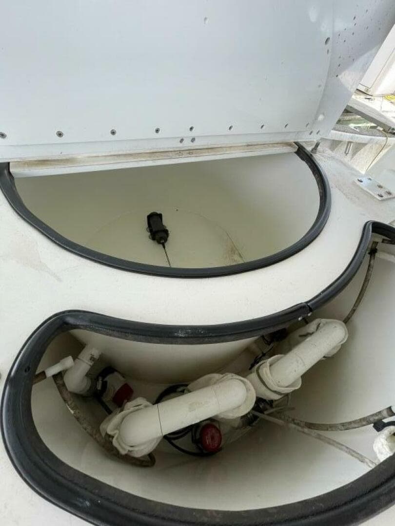 1997 Custom 31 Center Console — photo 19