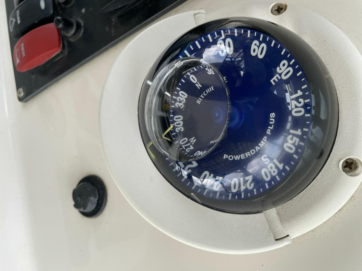 1997 Custom 31 Center Console — photo 12