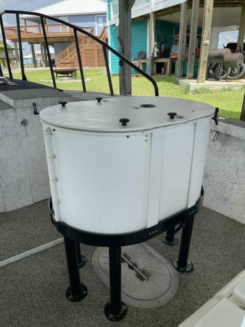 1997 Custom 31 Center Console — photo 4