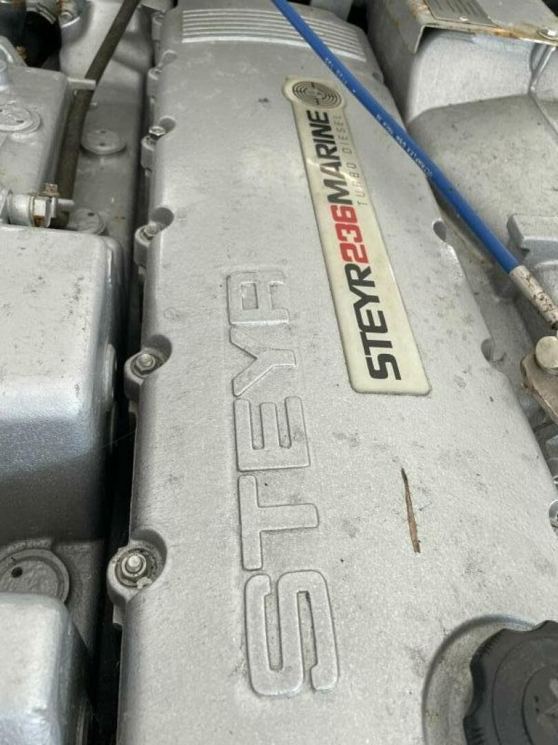 1997 Custom 31 Center Console — photo 36