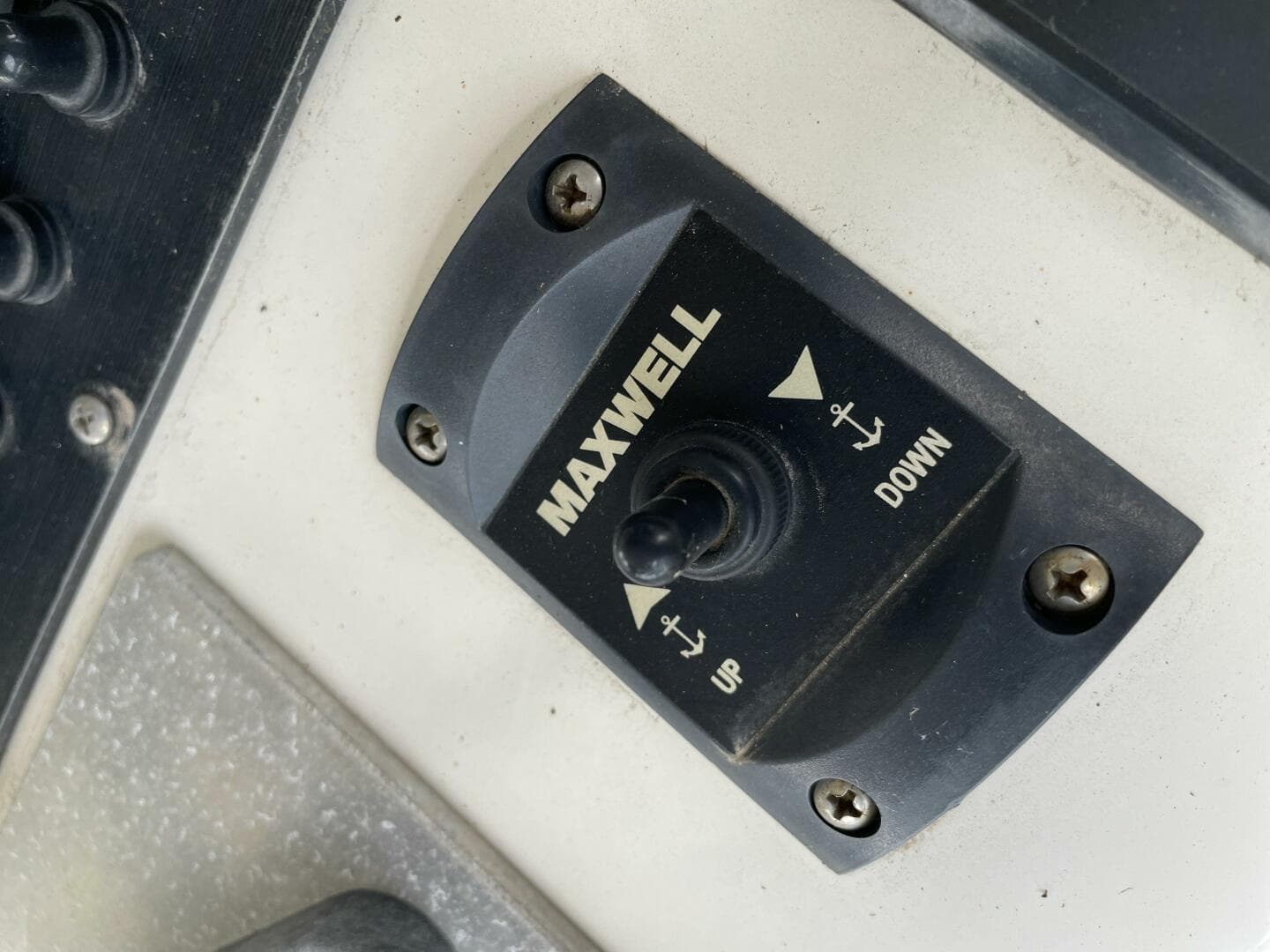 1997 Custom 31 Center Console — photo 11