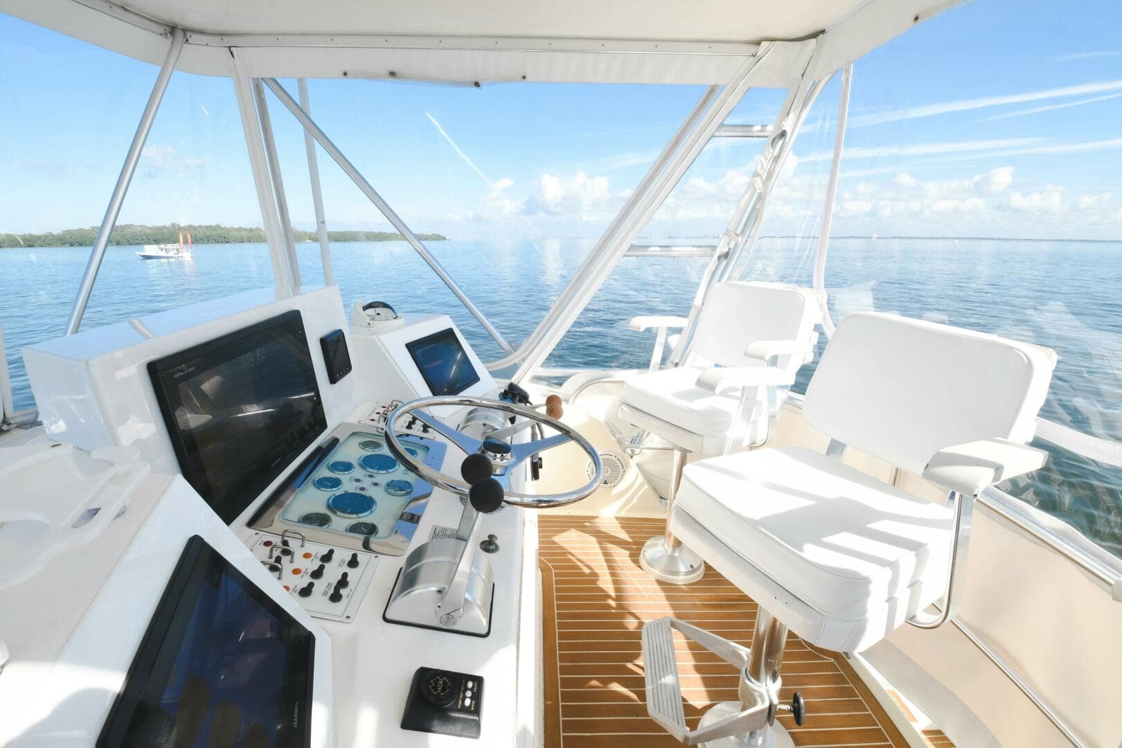 2001 Cabo 35 Flybridge — photo 2