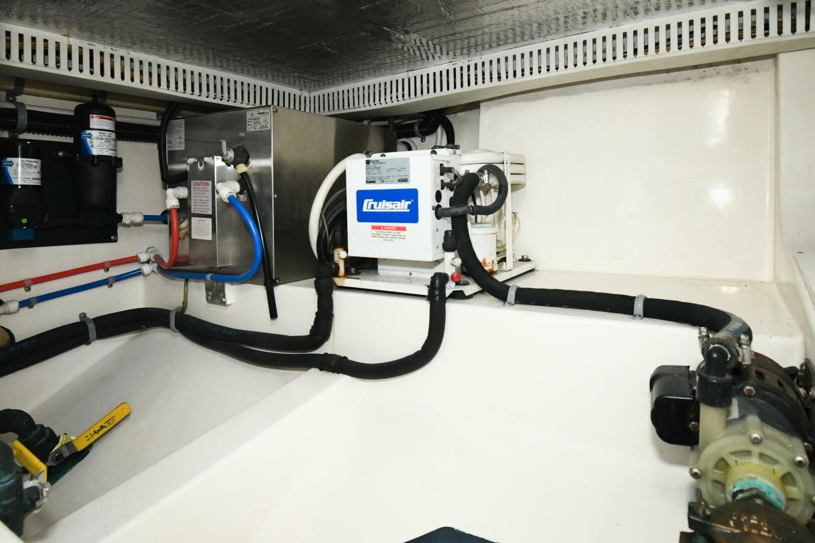 2001 Cabo 35 Flybridge — photo 30