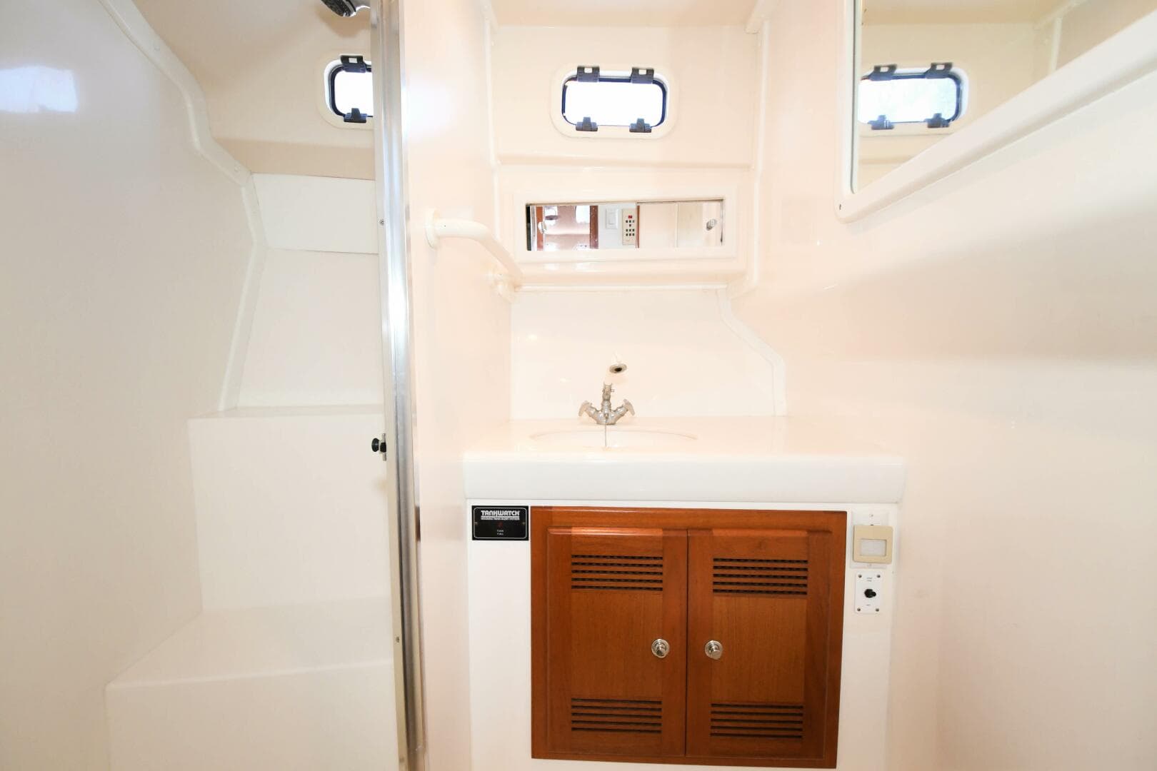 2001 Cabo 35 Flybridge — photo 14