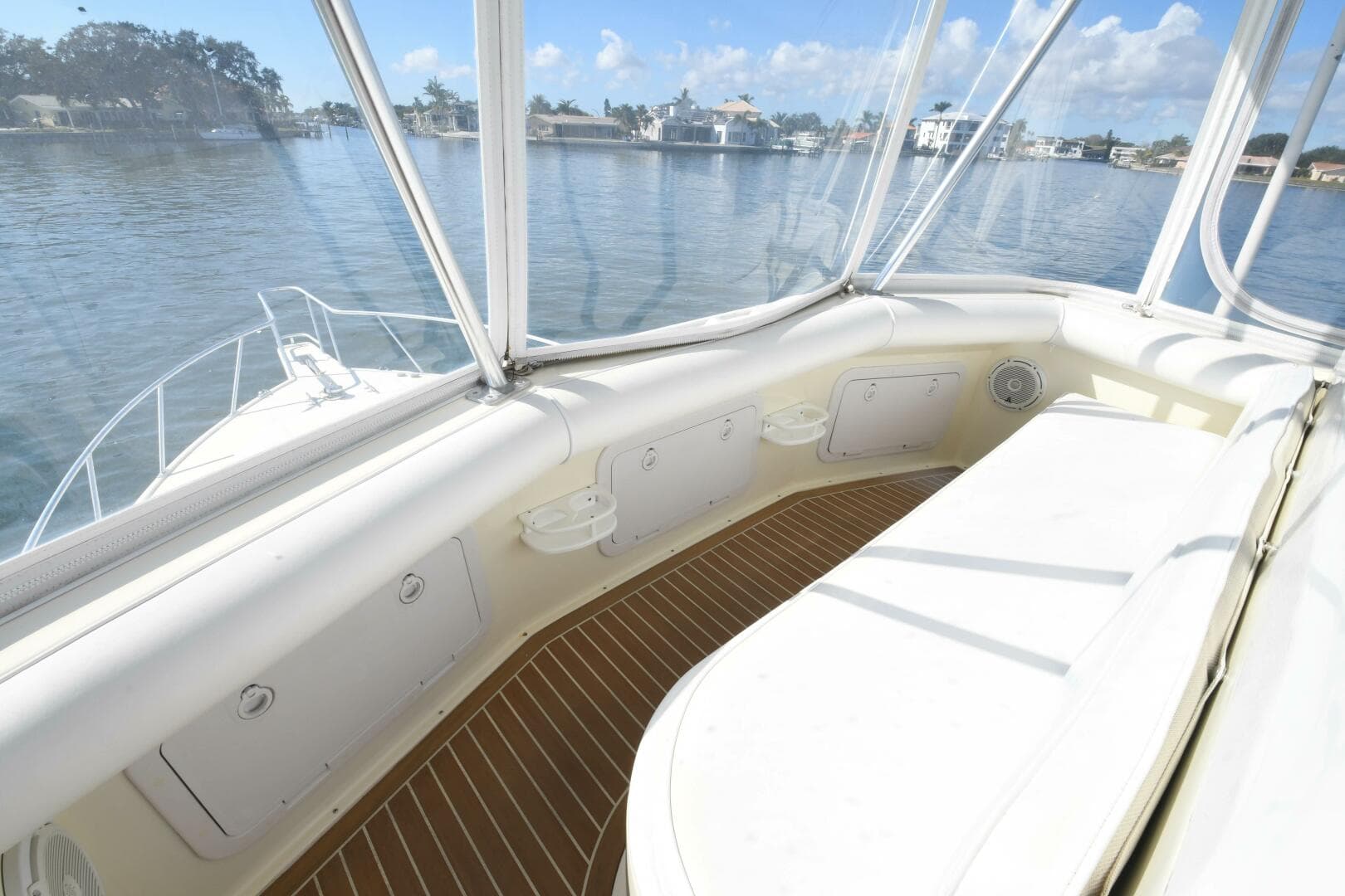 2001 Cabo 35 Flybridge — photo 19