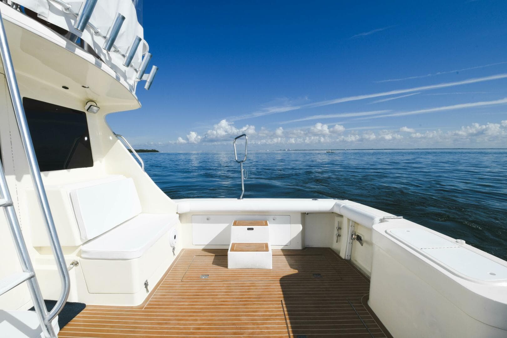 2001 Cabo 35 Flybridge — photo 26