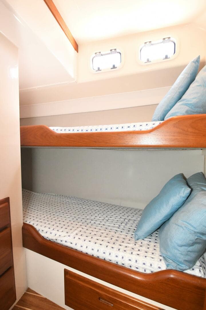 2001 Cabo 35 Flybridge — photo 15