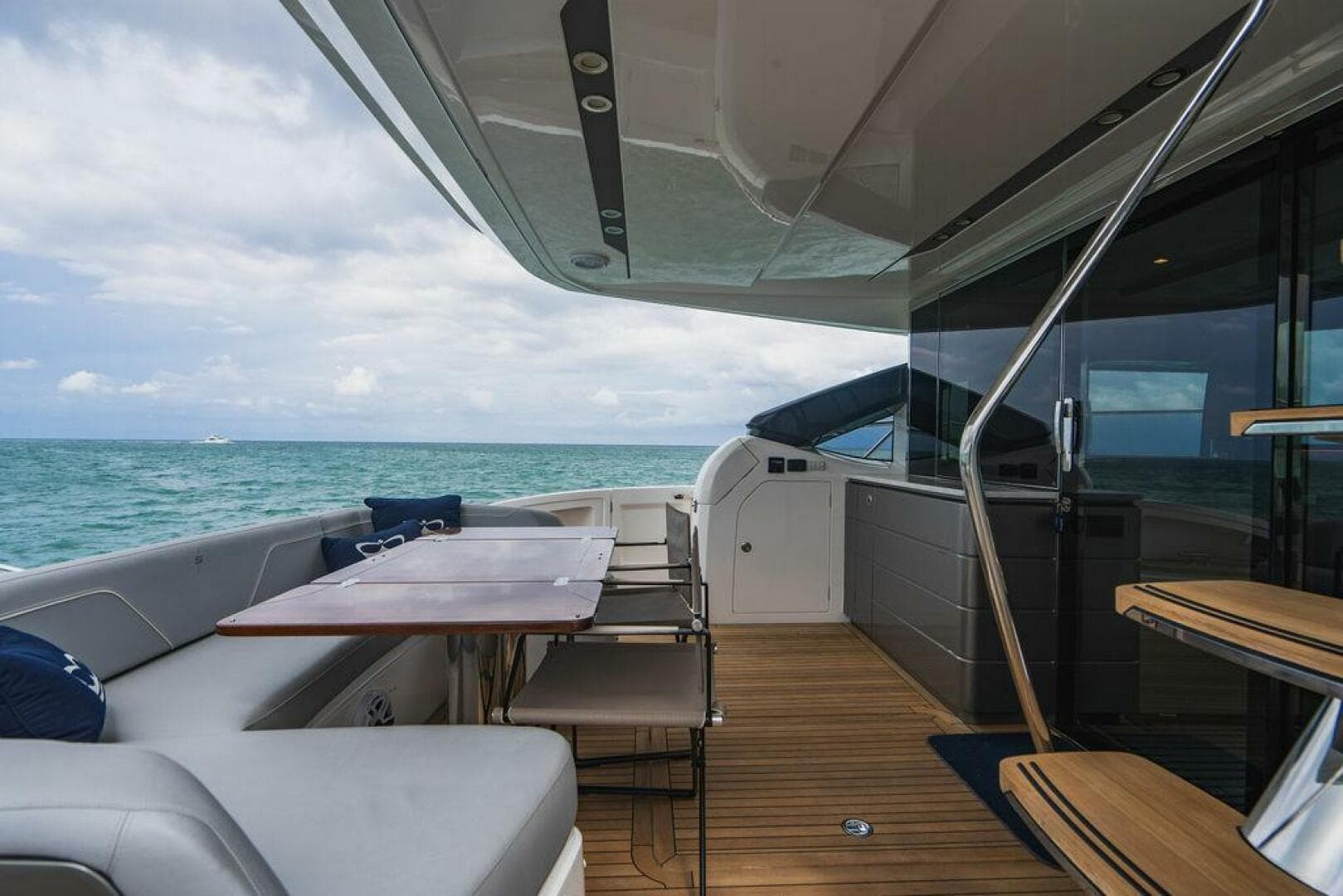 2022 Princess S66 — photo 12