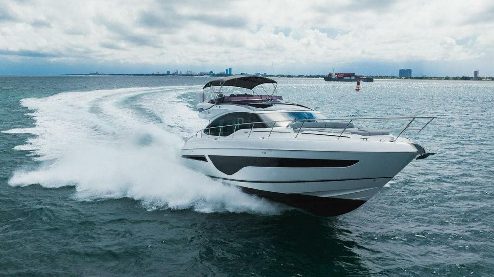 2022 Princess S66 — photo 6