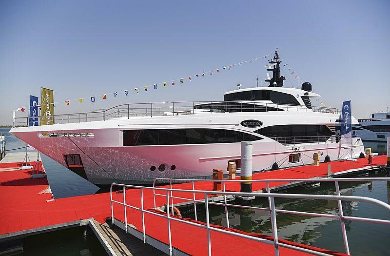 2019 Gulf Craft Majesty 100 — photo 1