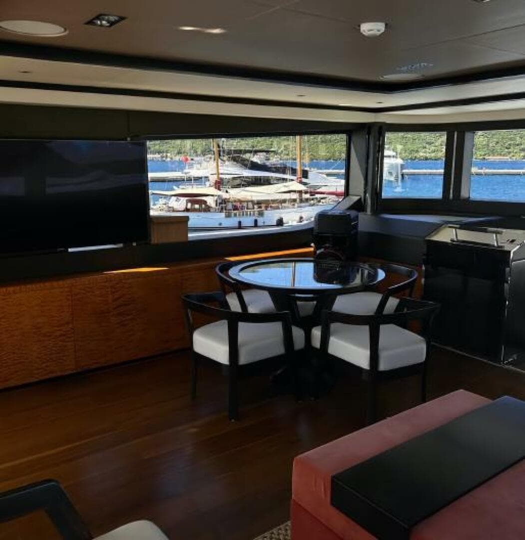 2019 Gulf Craft Majesty 100 — photo 11