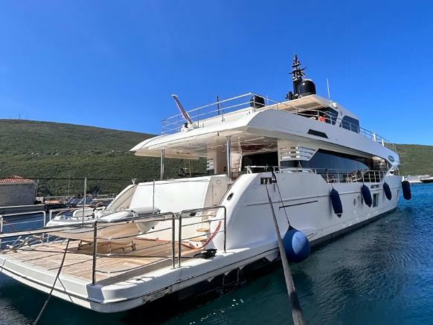 2019 Gulf Craft Majesty 100 — photo 18