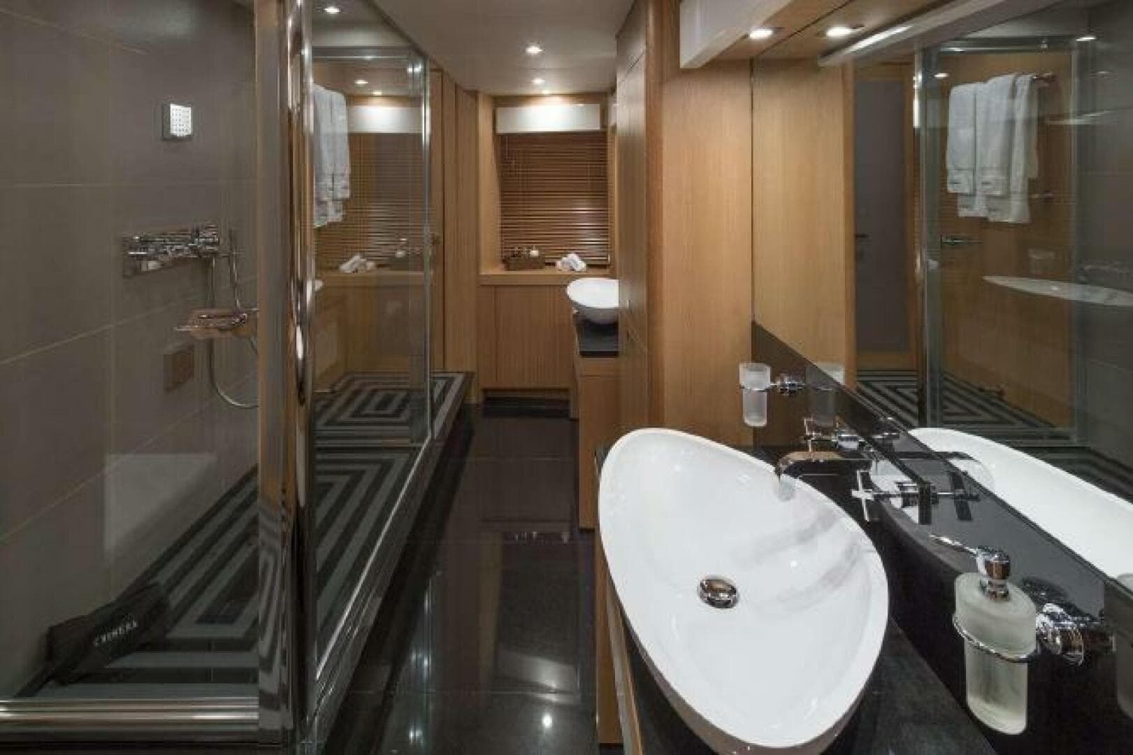 2013 Sunseeker 115 — photo 15