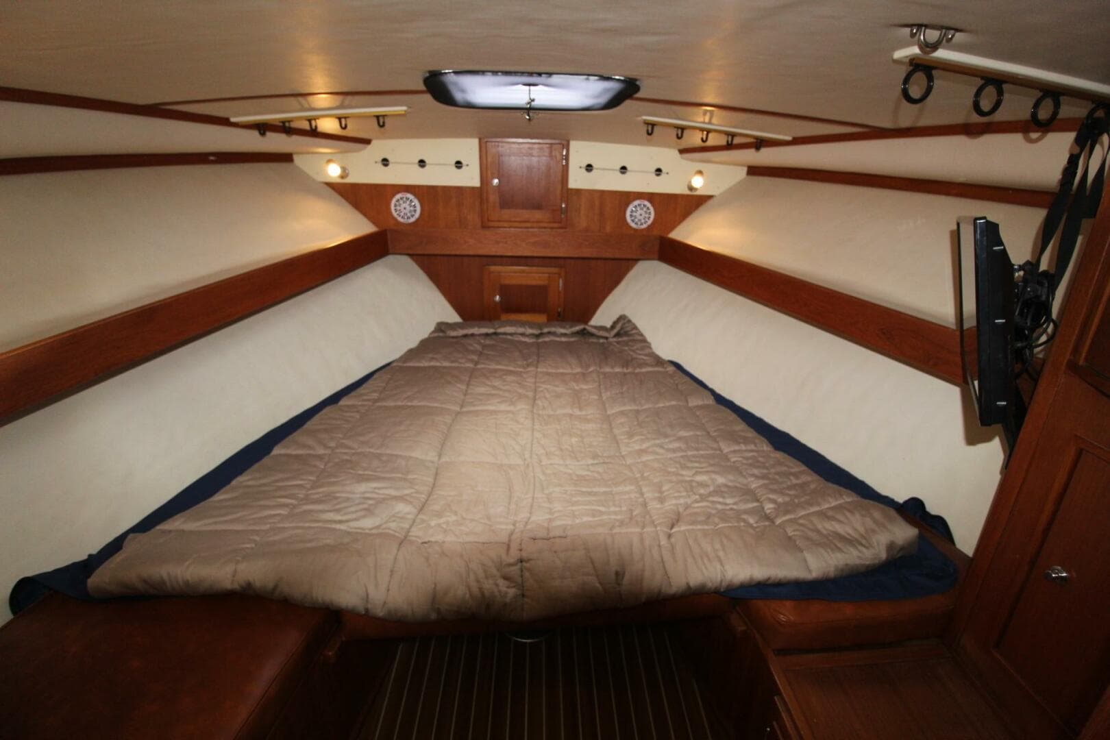 2006 Albemarle 320 Express — photo 26