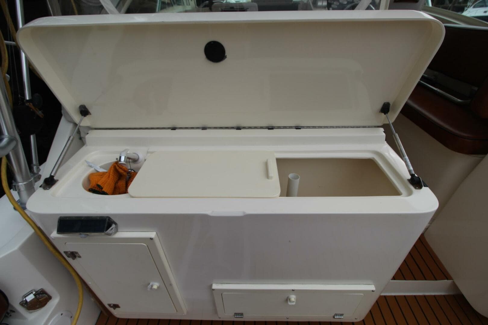 2006 Albemarle 320 Express — photo 12