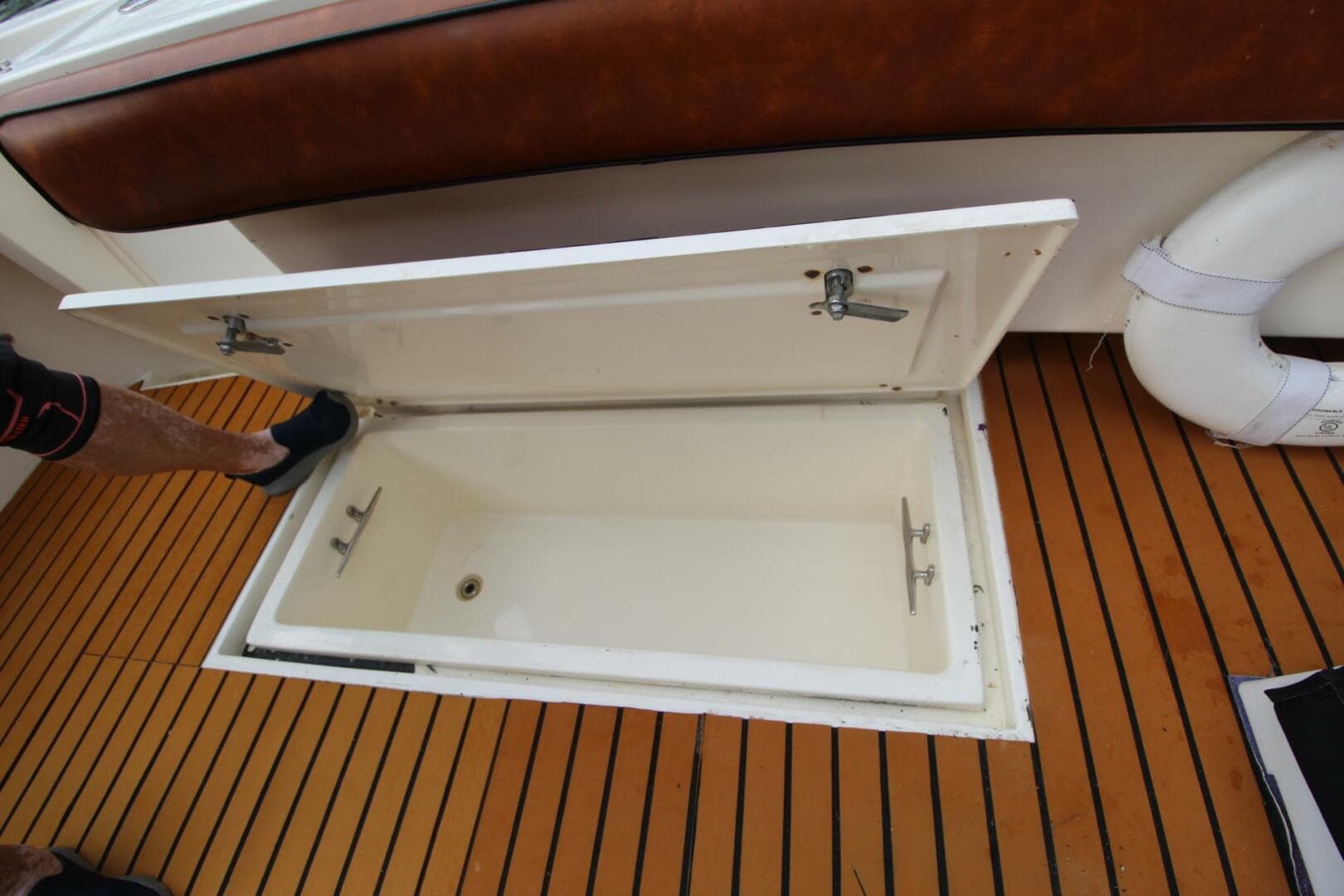 2006 Albemarle 320 Express — photo 11