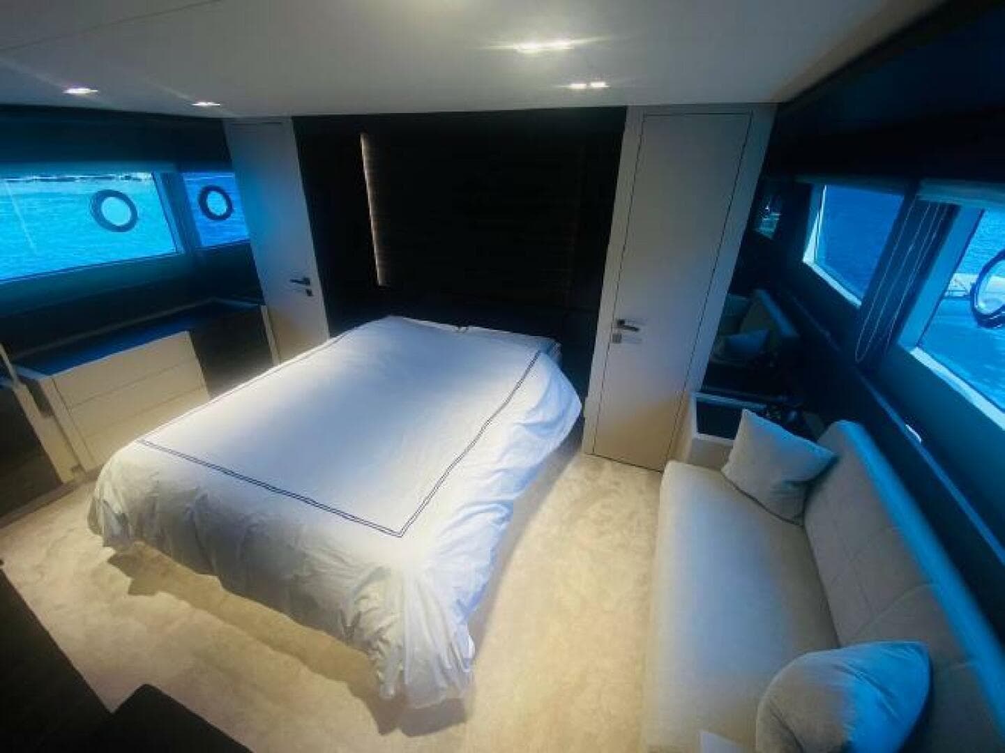 2020 Ferretti Yachts 670 — photo 6