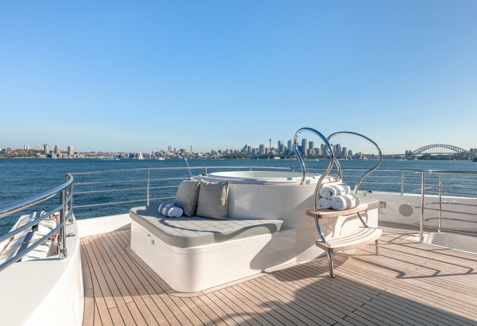 2024 Gulf Craft Majesty 100 — photo 9