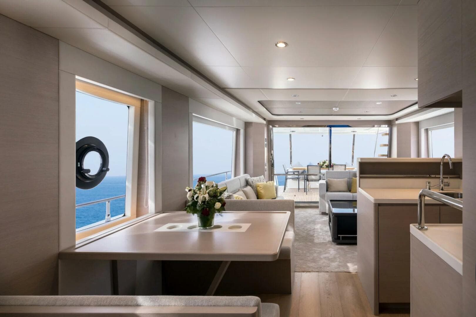 2022 Nomad 70 Suv — photo 17